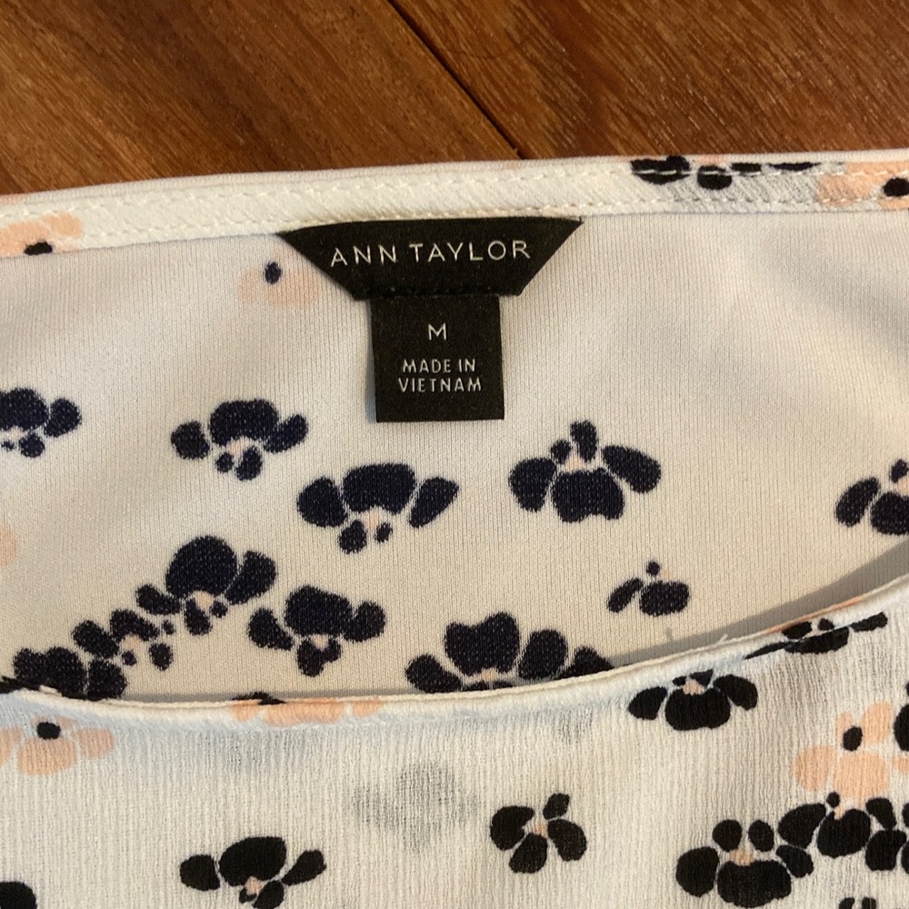Ann Taylor Floral Blouse - White and Black Size M - Picture 2 of 5